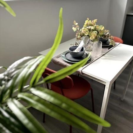 Studio Apartment In Μίλτον Κέινς Εξωτερικό φωτογραφία