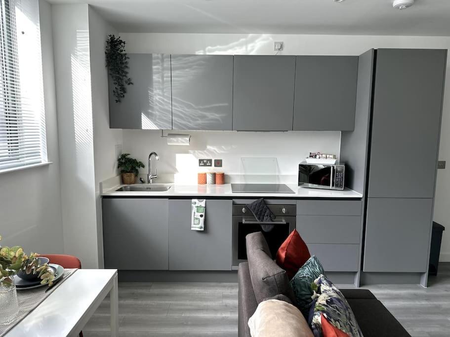 Studio Apartment In Μίλτον Κέινς Εξωτερικό φωτογραφία